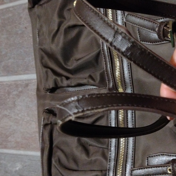 Tutilo large multi pocket tote with secure tablet of small labtop slot. - Picture 10 of 11